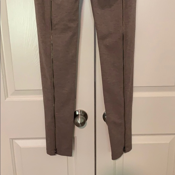 BCBG leggings with back leg zipper - Picture 2 of 6